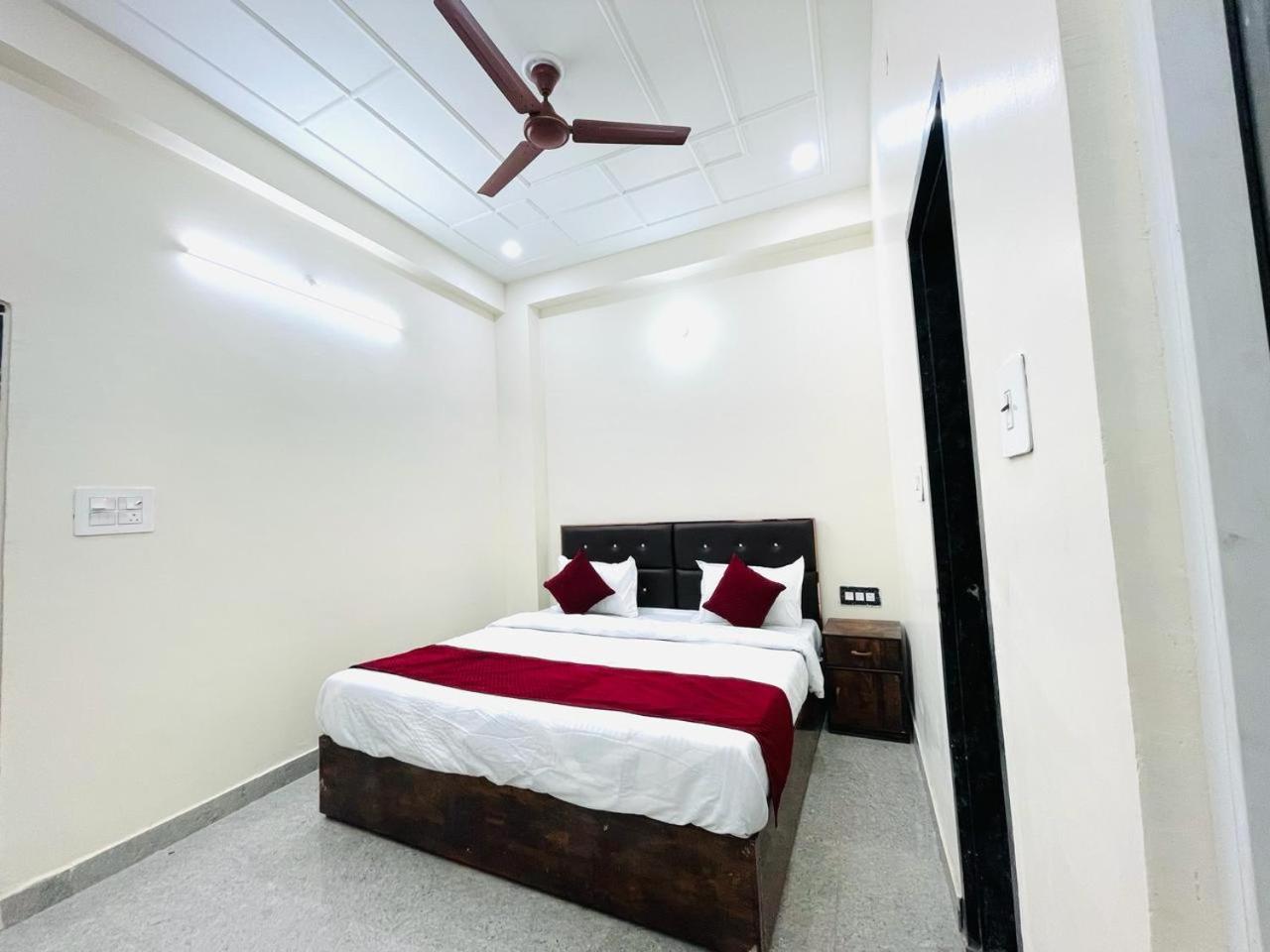 The Lord Krishna Residency Vrindavan Hotel Exterior photo