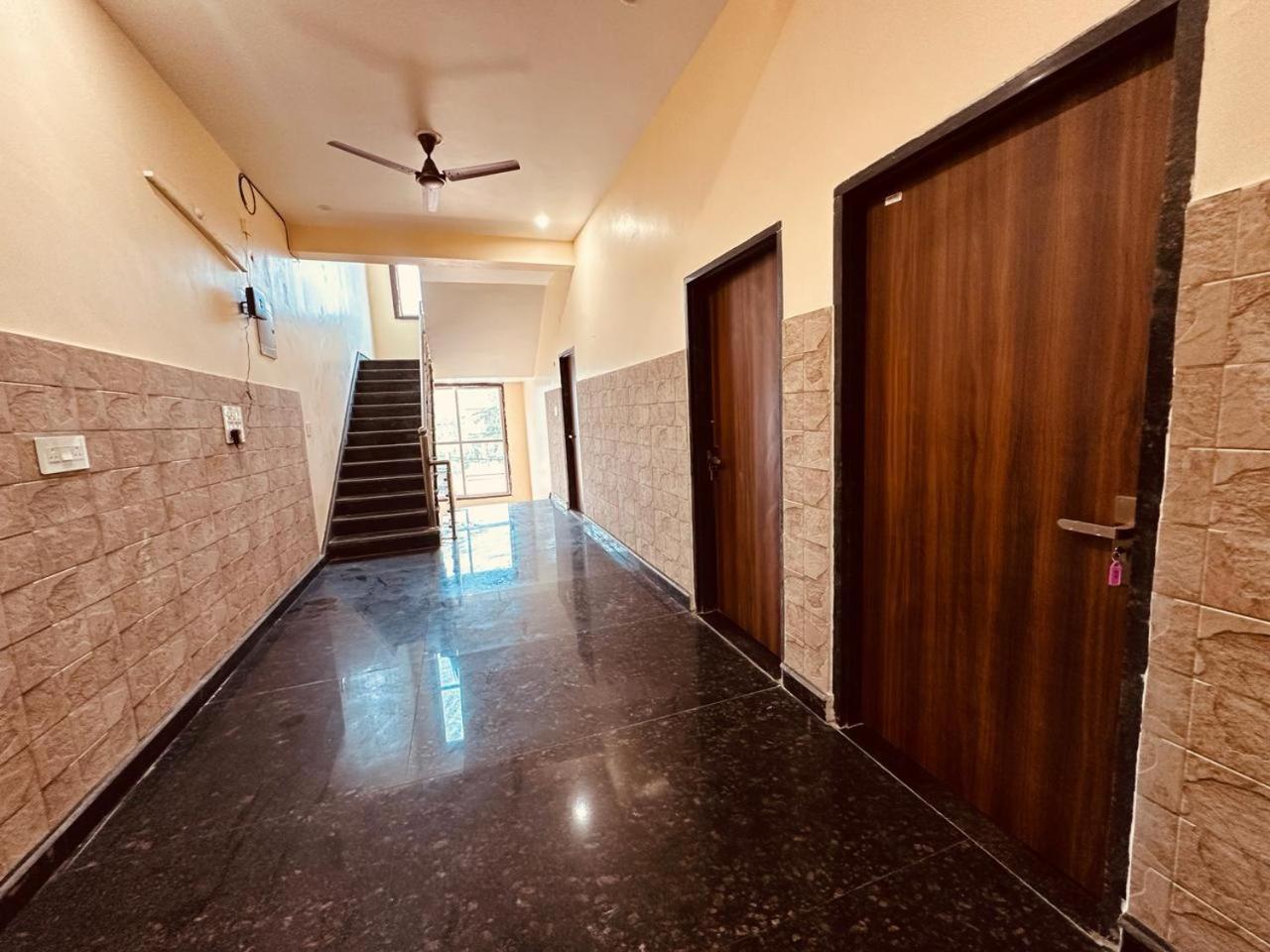 The Lord Krishna Residency Vrindavan Hotel Exterior photo