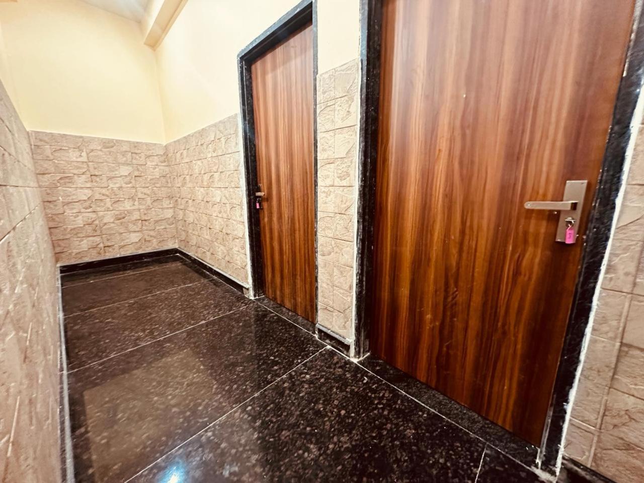 The Lord Krishna Residency Vrindavan Hotel Exterior photo