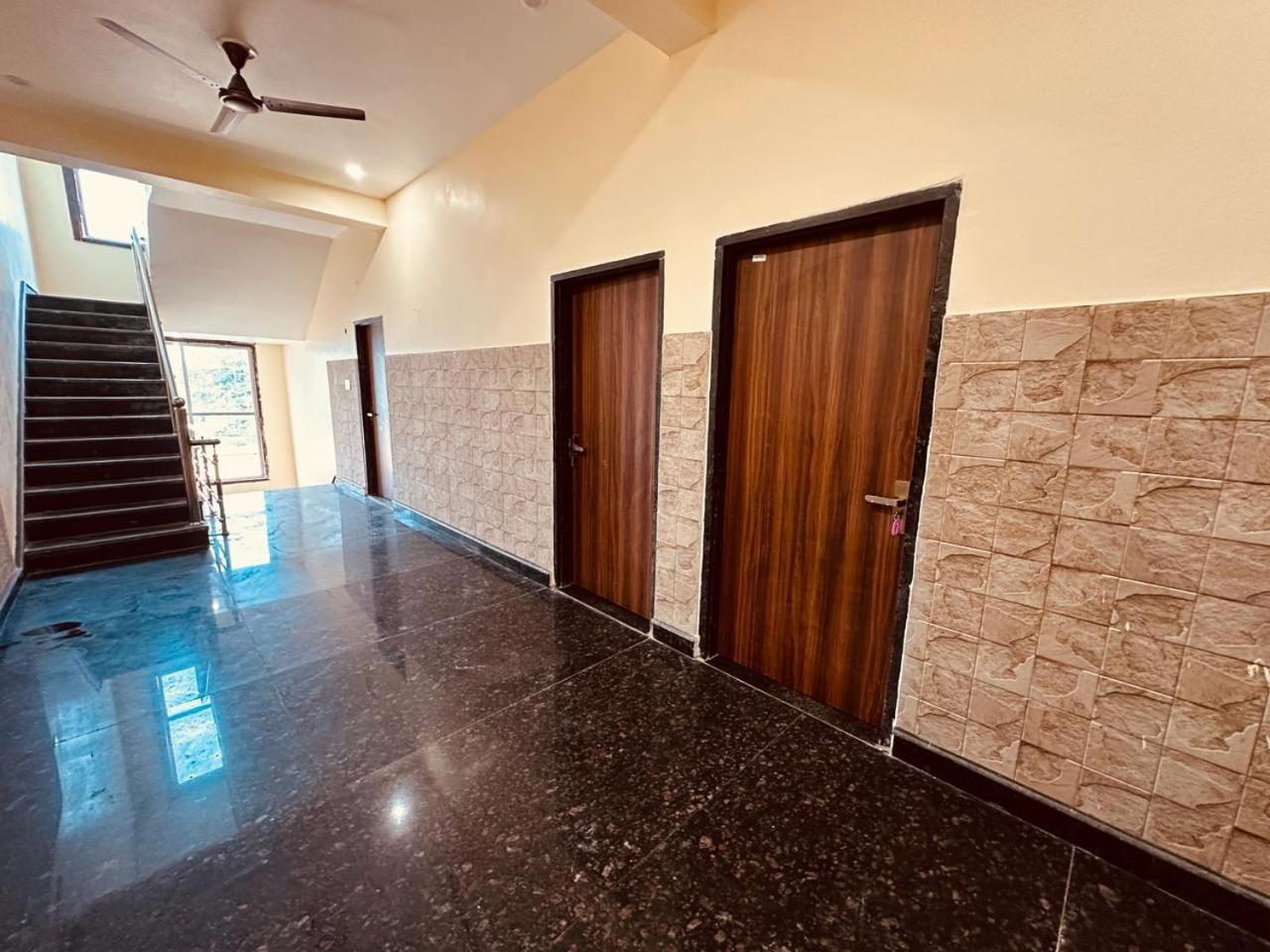 The Lord Krishna Residency Vrindavan Hotel Exterior photo